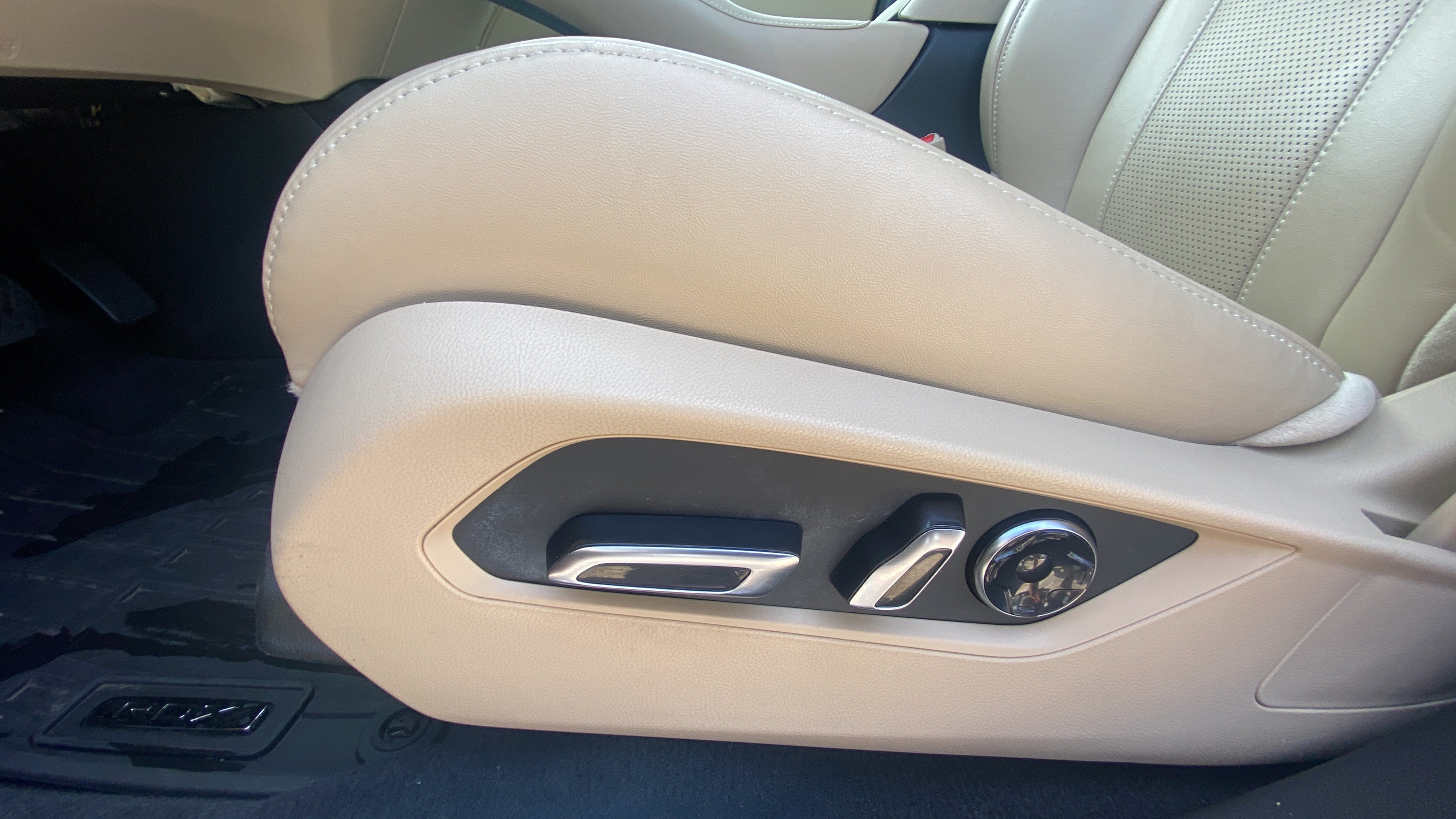 Used 2024 Acura RDX SH-AWD w/ Technology Package image 13