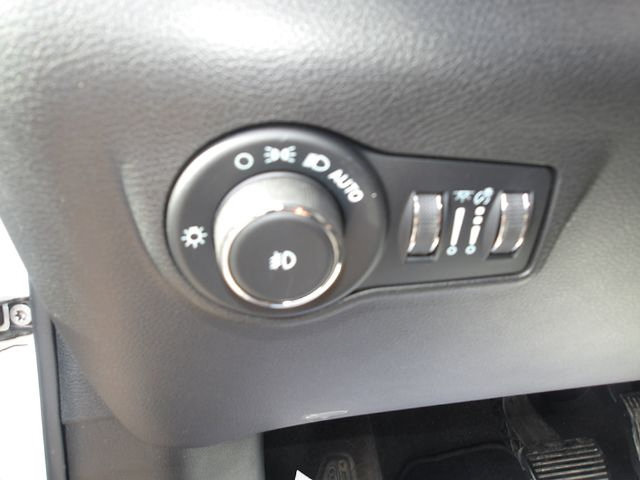 Used 2023 Jeep Compass Latitude w/ Sun and Sound Group AWD/4WD image 15
