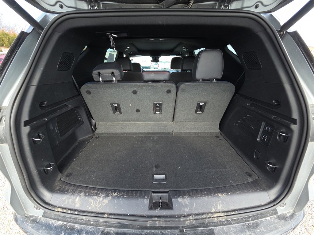 Used 2024 Chevrolet Traverse RS image 17