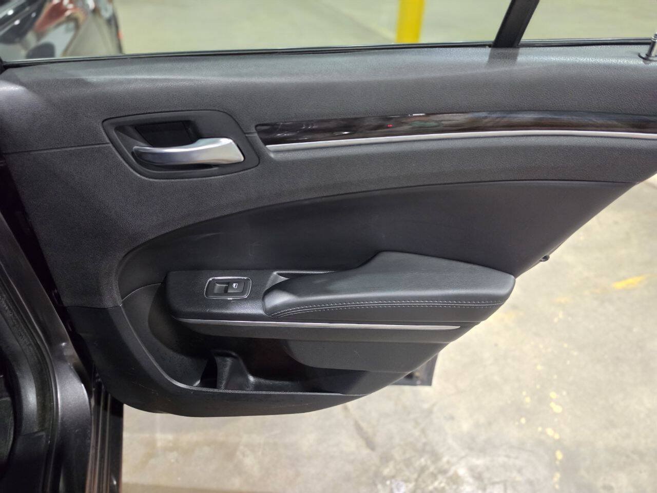 Used 2016 Chrysler 300 Limited AWD/4WD image 33