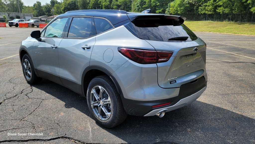 New 2026 Chevrolet Blazer LT w/ Convenience Package FWD image 9