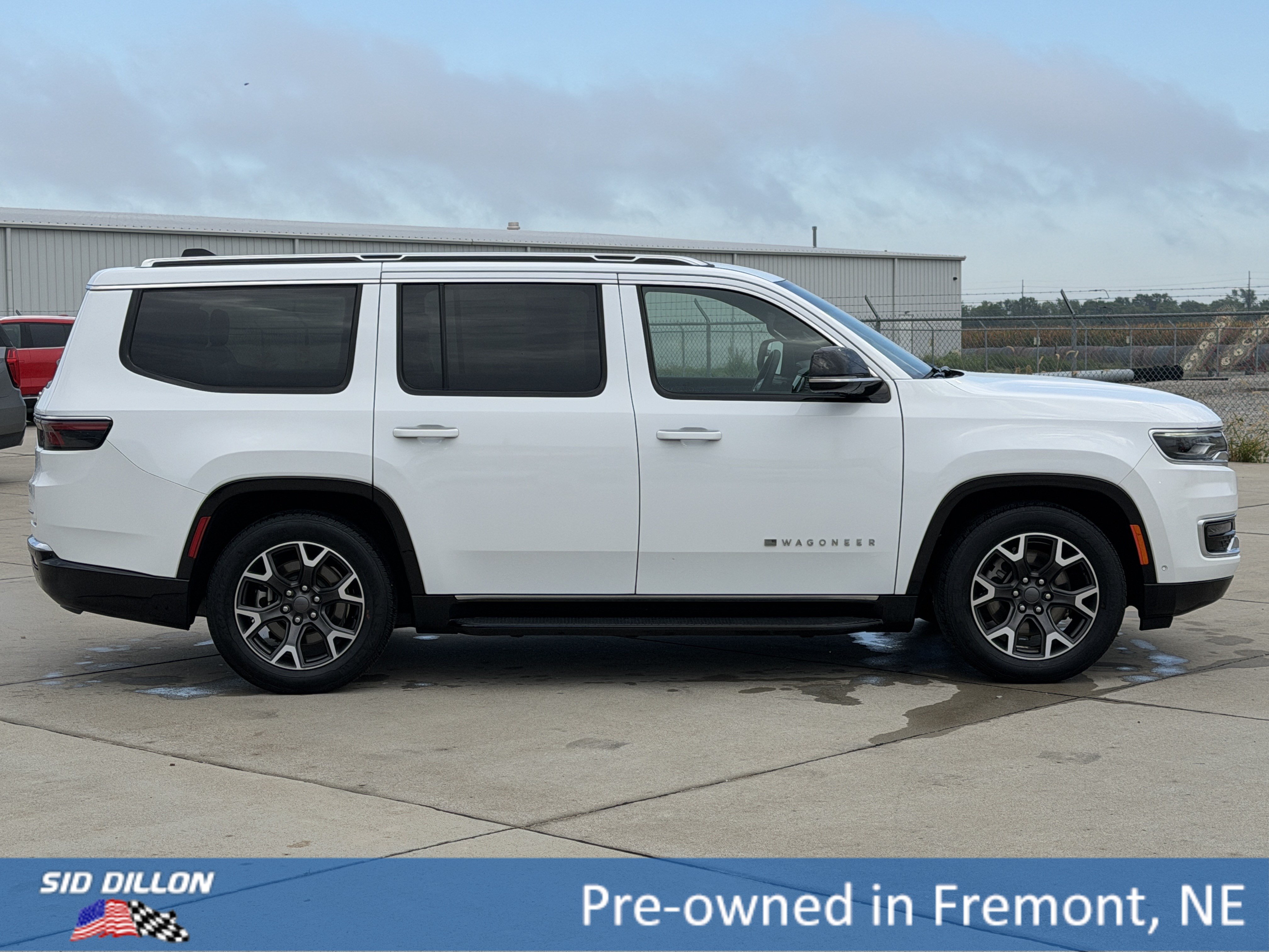Used 2024 Jeep Wagoneer Series III AWD/4WD image 3