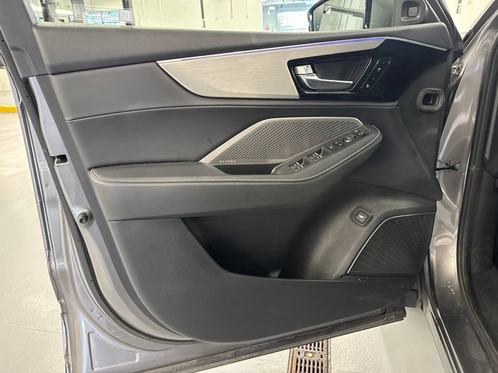 Used 2023 Acura MDX w/ Technology Package AWD/4WD image 10