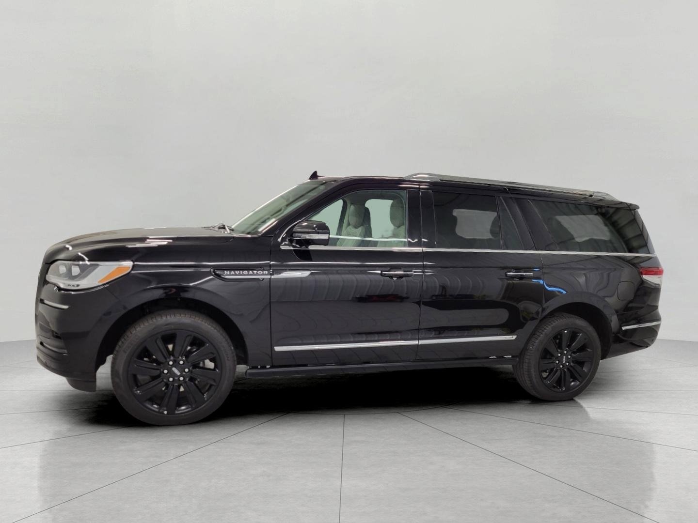 Used 2024 Lincoln Navigator L Reserve AWD/4WD image 10