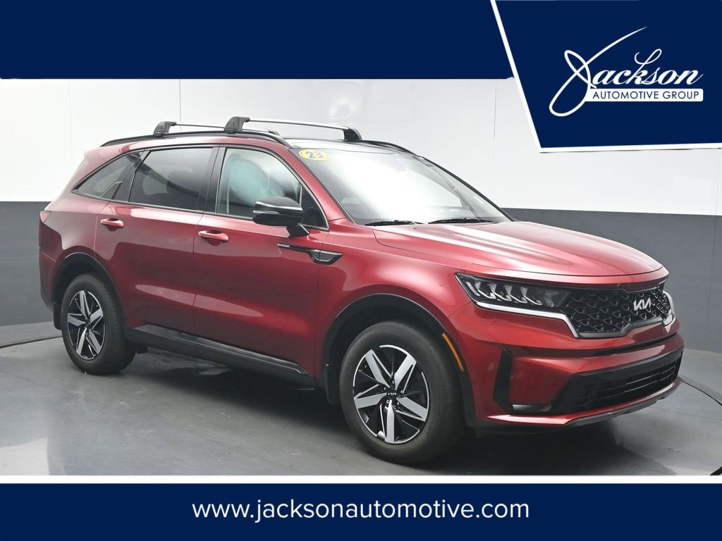 Used 2023 Kia Sorento S w/ Panoramic Sunroof Package