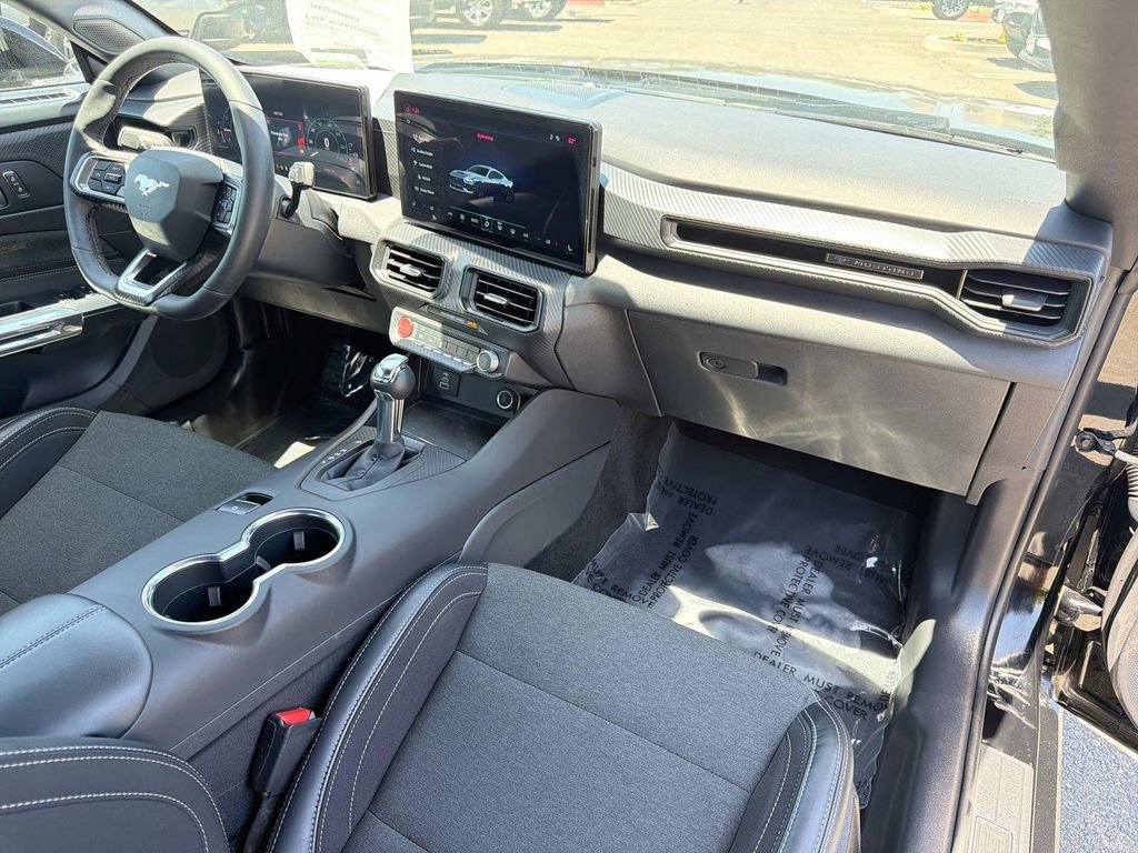 Used 2025 Ford Mustang Convertible RWD image 29