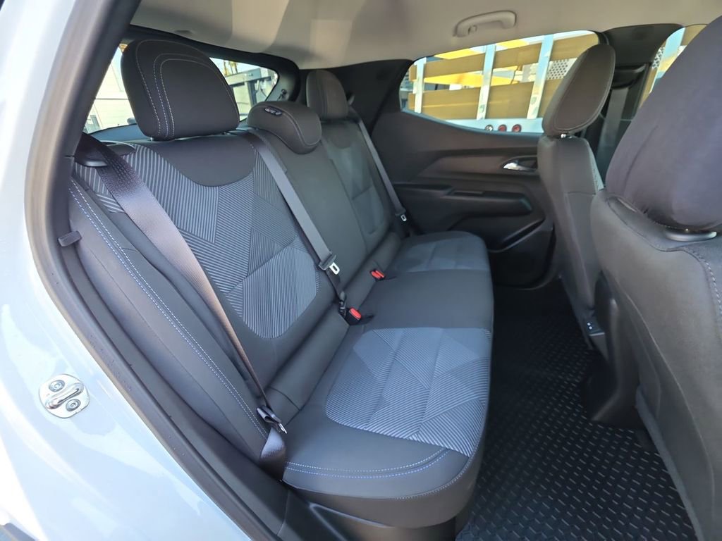 Used 2027 Chevrolet Bolt LT w/ Comfort Package FWD image 28
