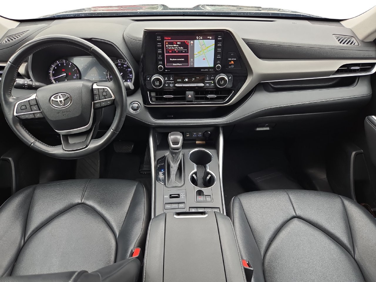 Used 2022 Toyota Highlander XLE AWD/4WD image 9