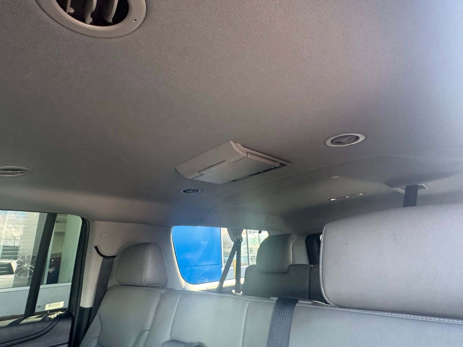 Used 2018 Chevrolet Suburban LT image 30