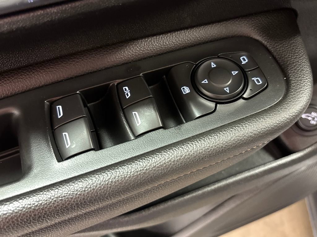 Used 2021 GMC Terrain SLT image 25