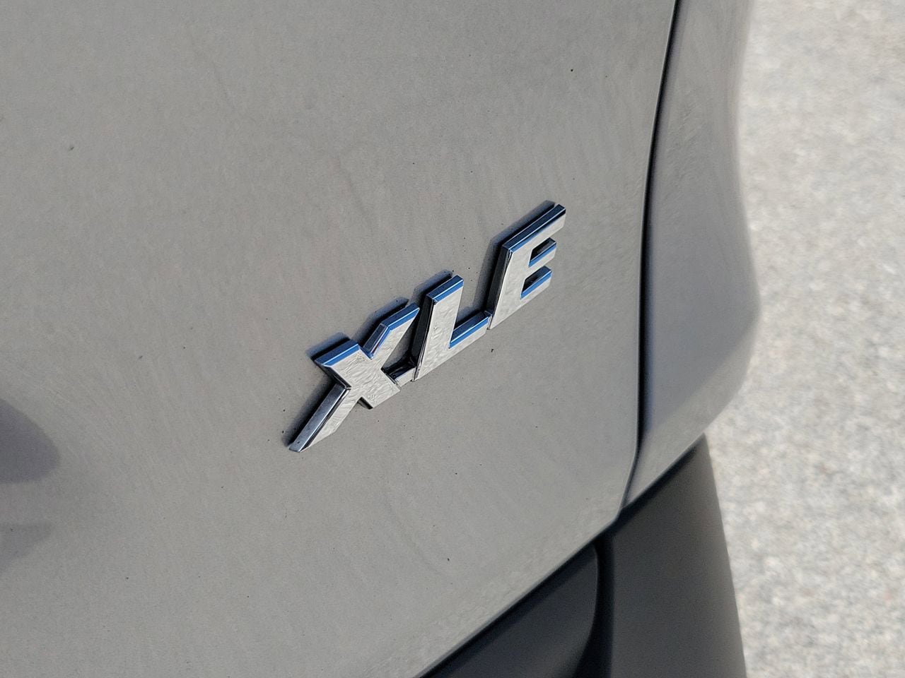 Used 2021 Toyota RAV4 XLE w/ Convenience Package FWD image 7