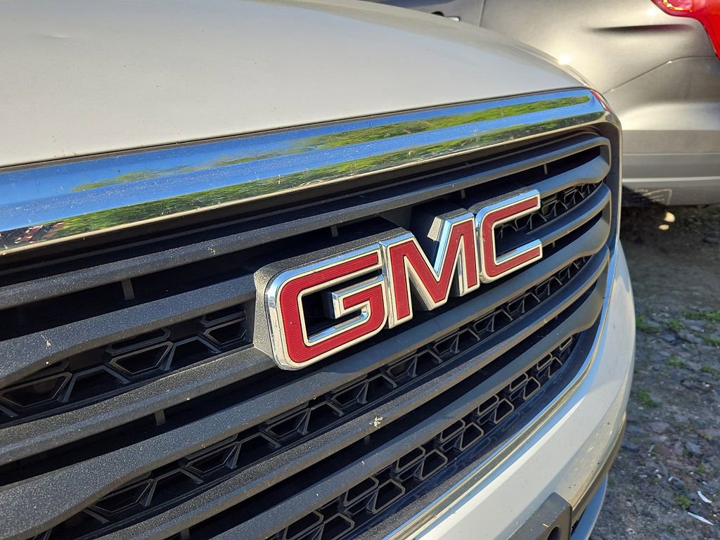 Used 2019 GMC Acadia SLE w/ LPO, Floor Liner Package AWD/4WD image 9