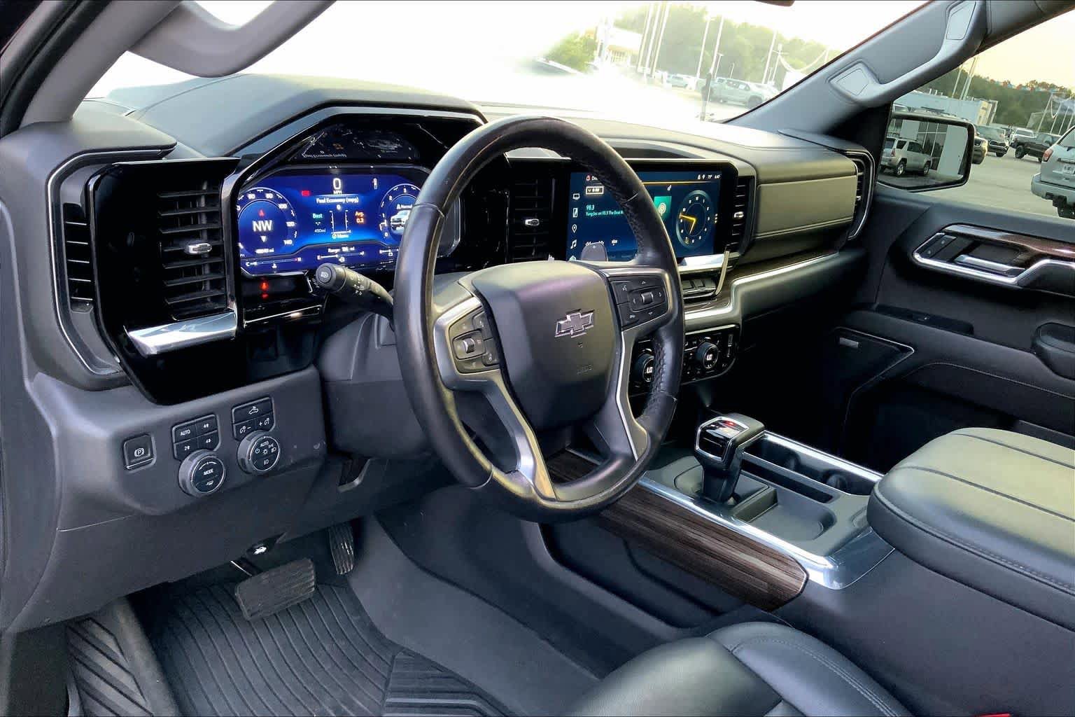 Used 2023 Chevrolet Silverado 1500 LT Trail Boss w/ Convenience Package II AWD/4WD image 17