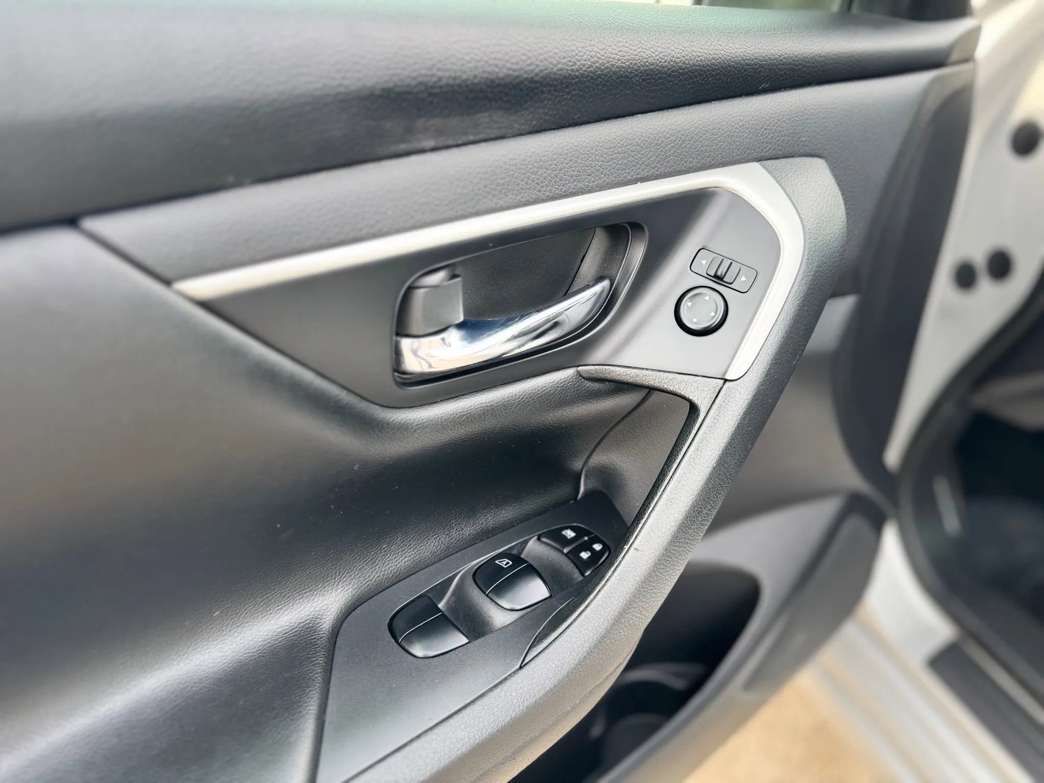 Used 2017 Nissan Altima 2.5 SV image 19