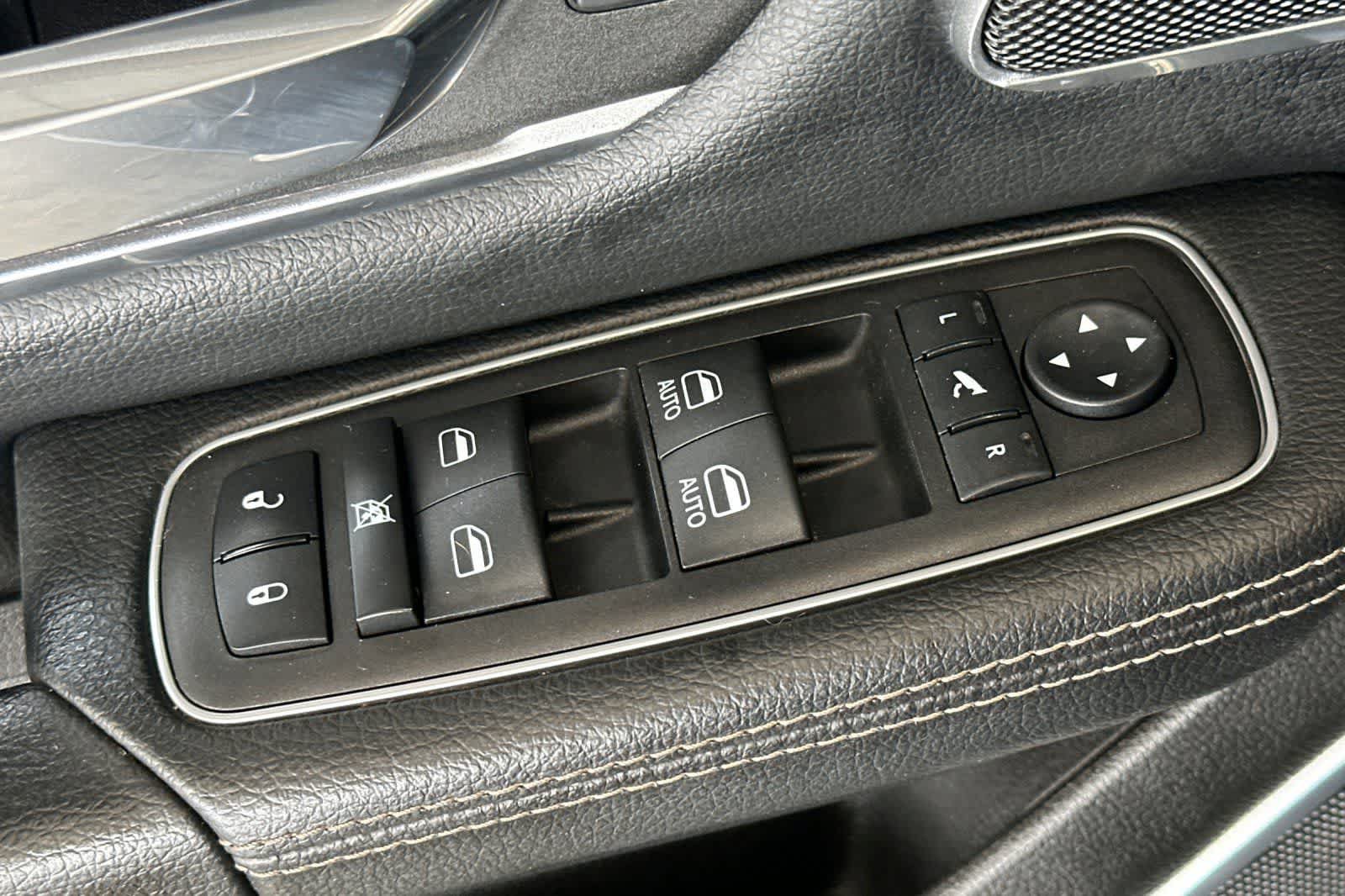 Used 2023 RAM 1500 Laramie AWD/4WD image 13