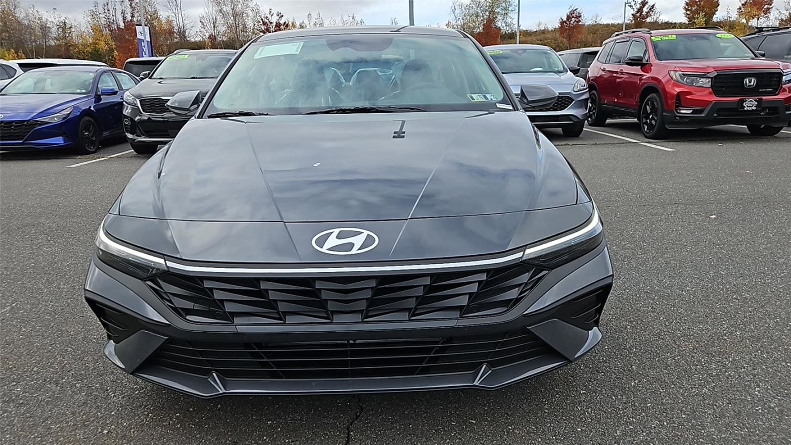 New 2025 Hyundai Elantra SE image 2