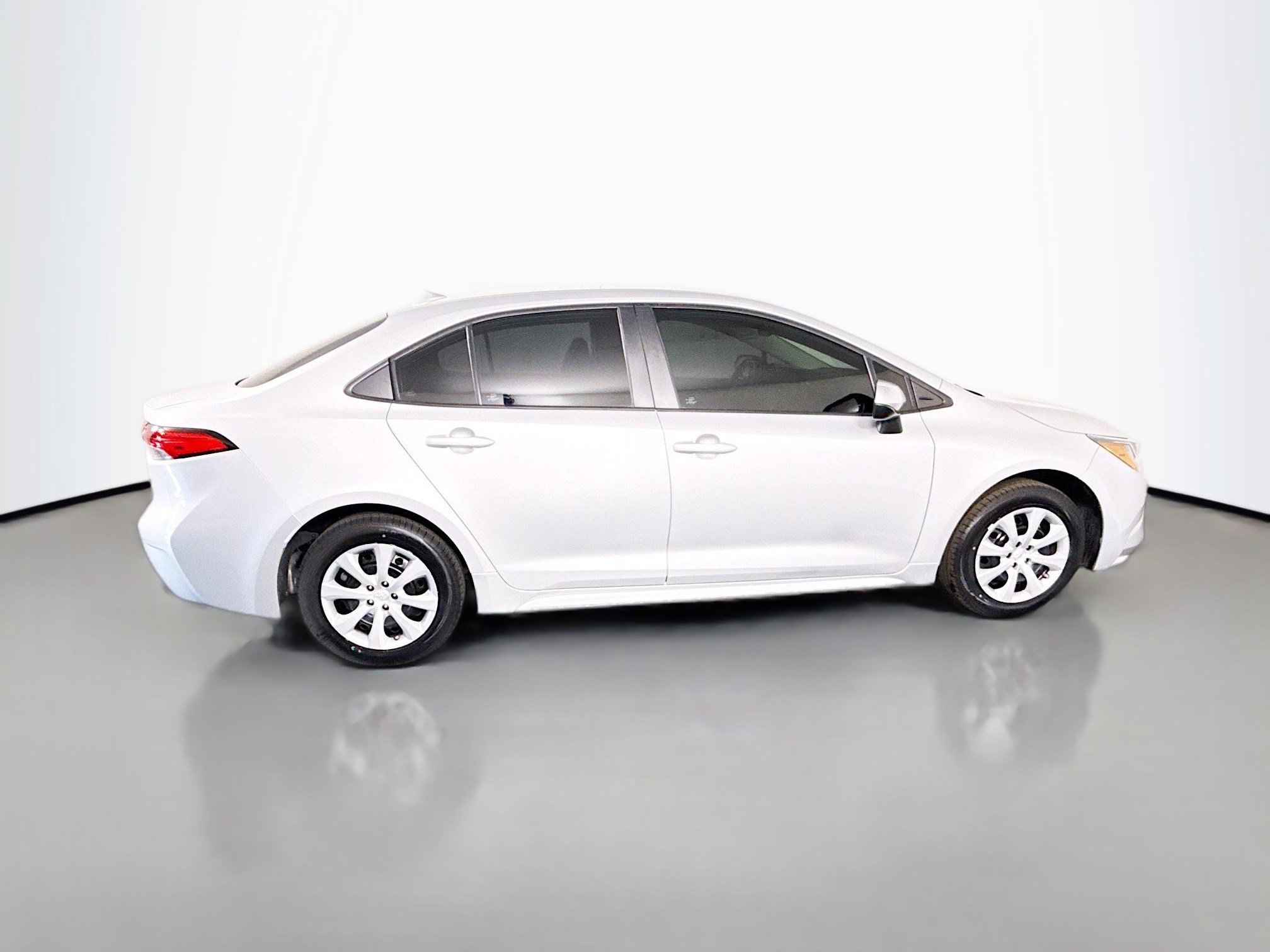 Used 2022 Toyota Corolla LE image 11