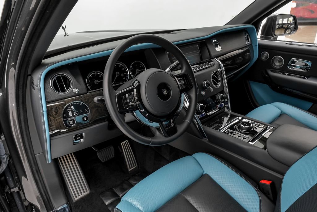 Used 2022 Rolls-Royce Cullinan w/ Cullinan Package image 5