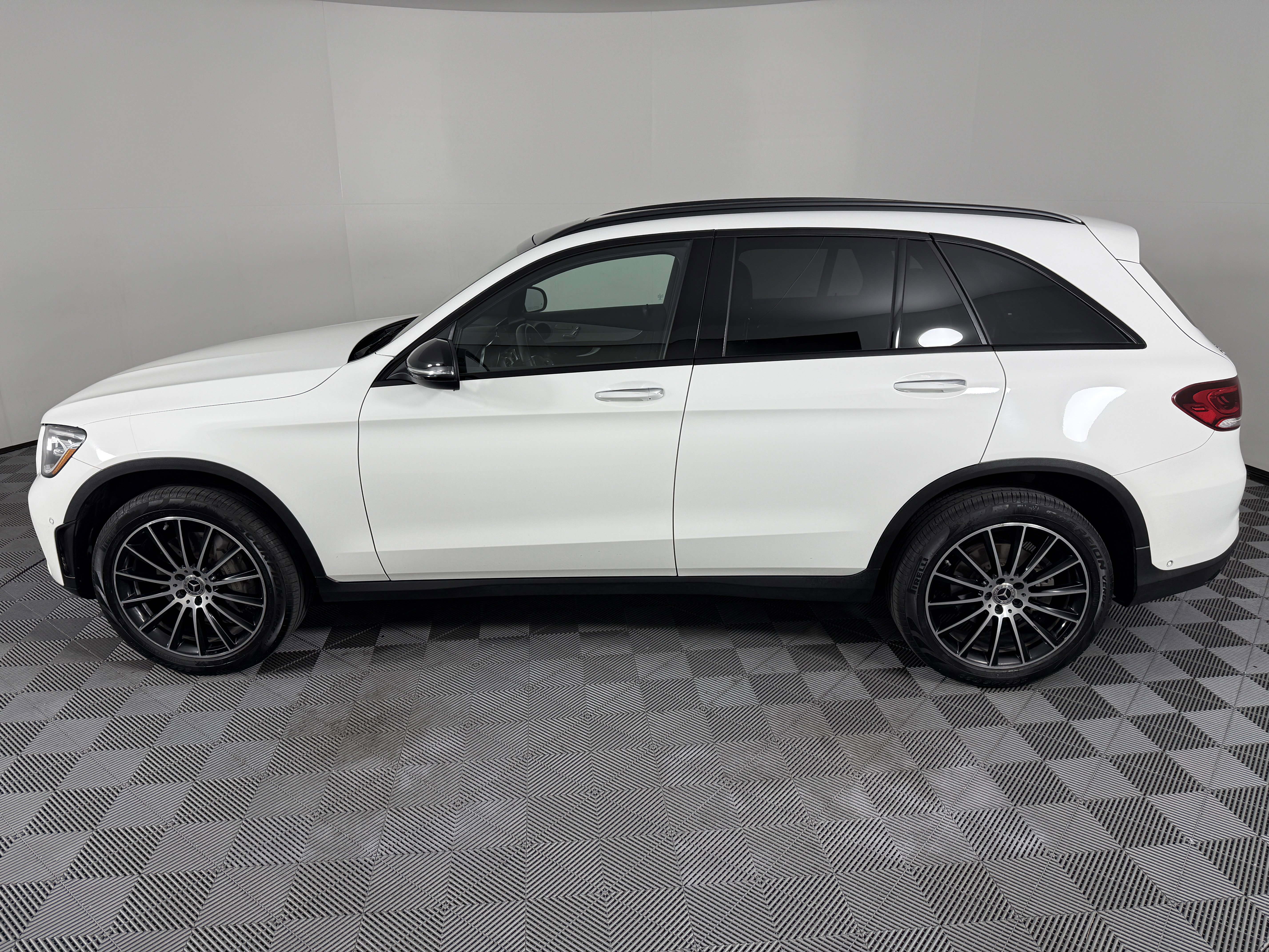 Used 2022 Mercedes-Benz GLC 300 4MATIC image 9