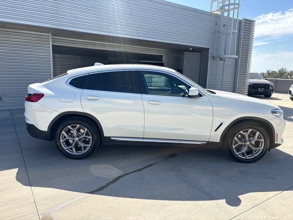 Used 2021 BMW X4 xDrive30i AWD/4WD image 4