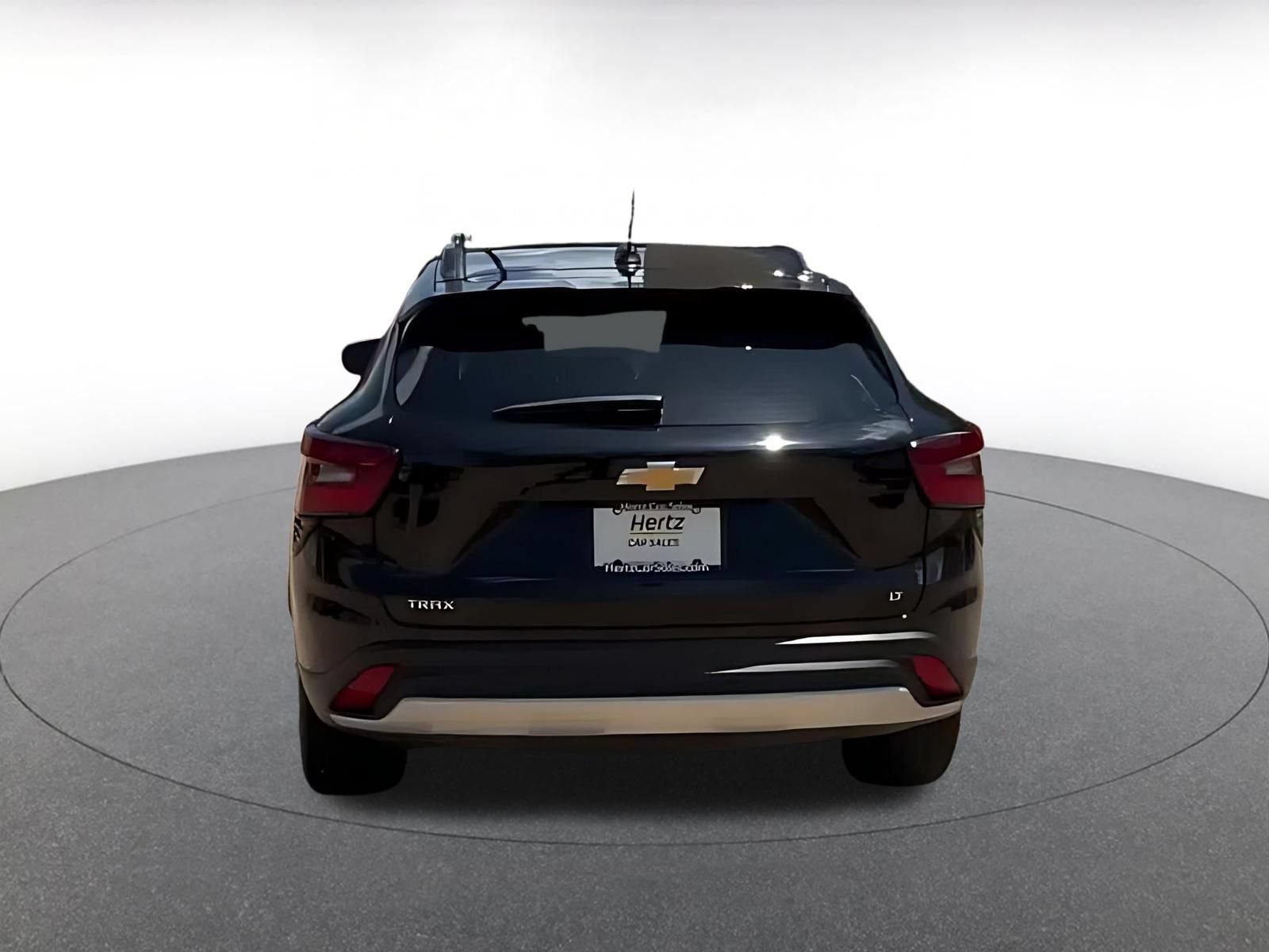 Used 2025 Chevrolet Trax LT FWD image 14