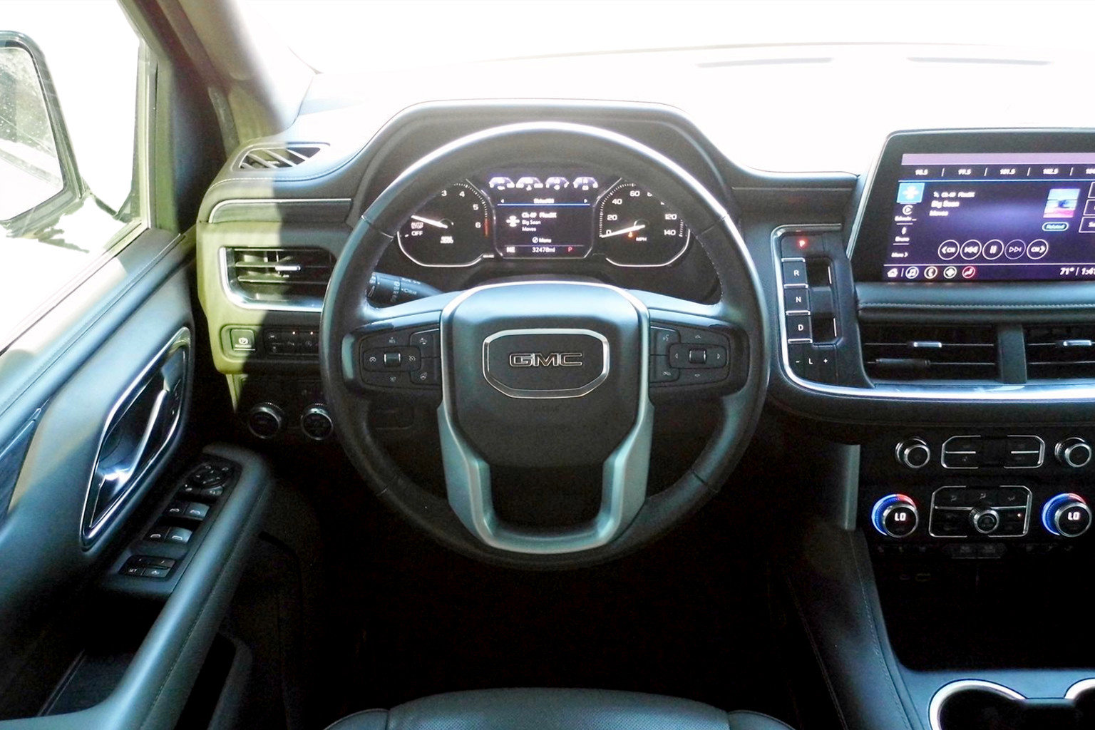 Used 2021 GMC Yukon SLT w/ SLT Premium Package image 9