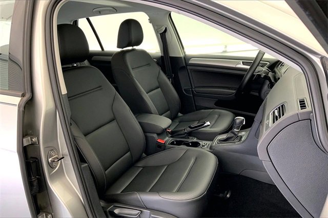 Used 2017 Volkswagen Golf 4-Door image 7