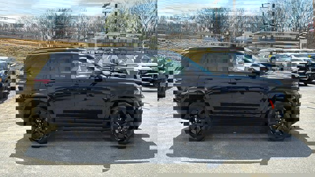 Certified 2024 Jeep Grand Cherokee Limited w/ Black Appearance Package AWD/4WD image 5