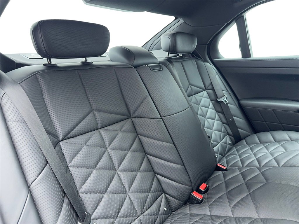 Used 2023 BMW 740i image 43