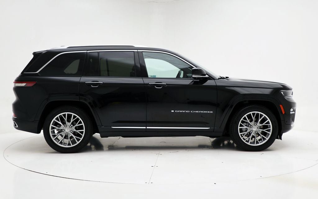 Used 2023 Jeep Grand Cherokee Summit w/ Adv Protech Group IV AWD/4WD image 3