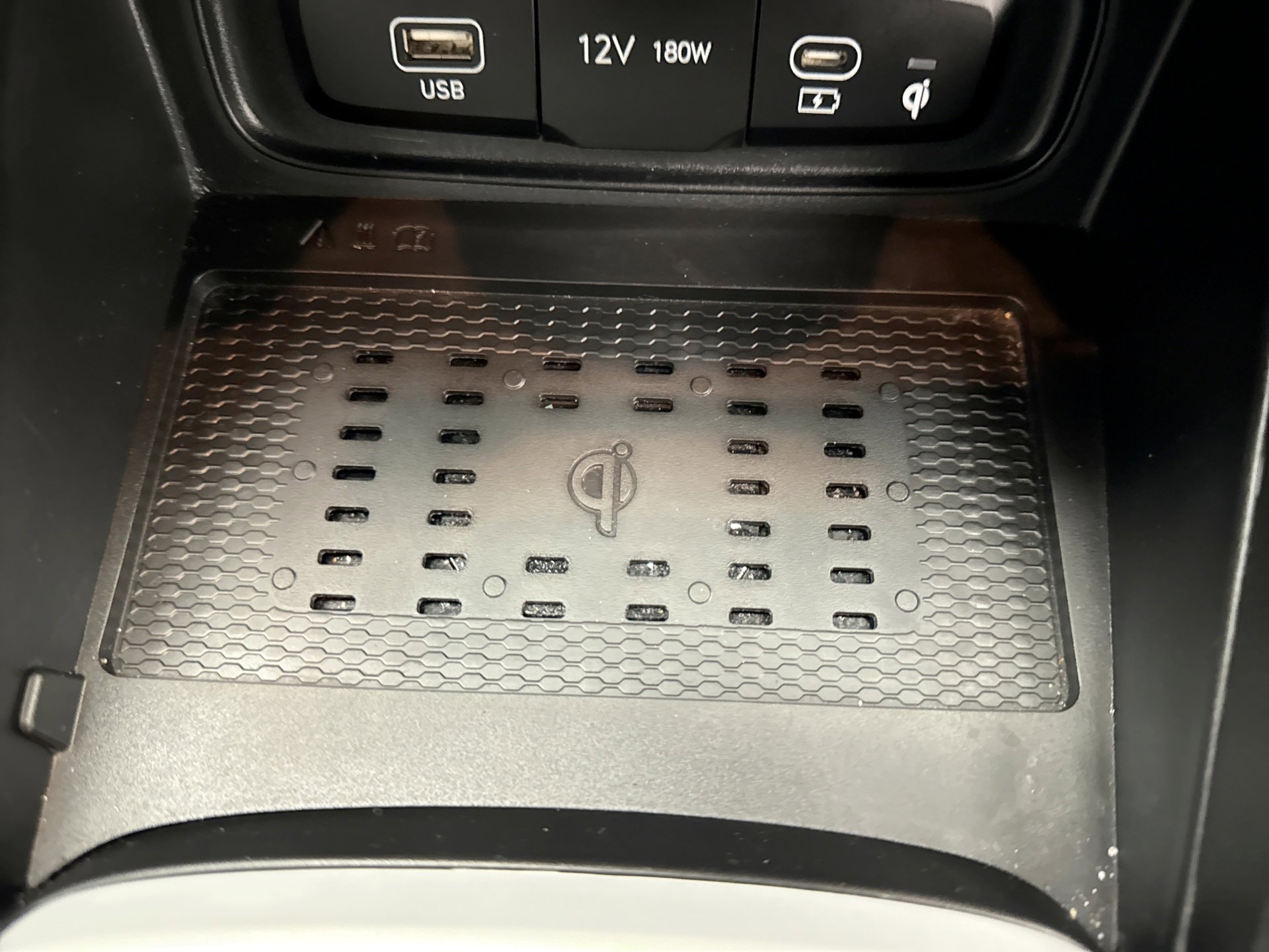 Used 2025 Hyundai Venue Limited image 17