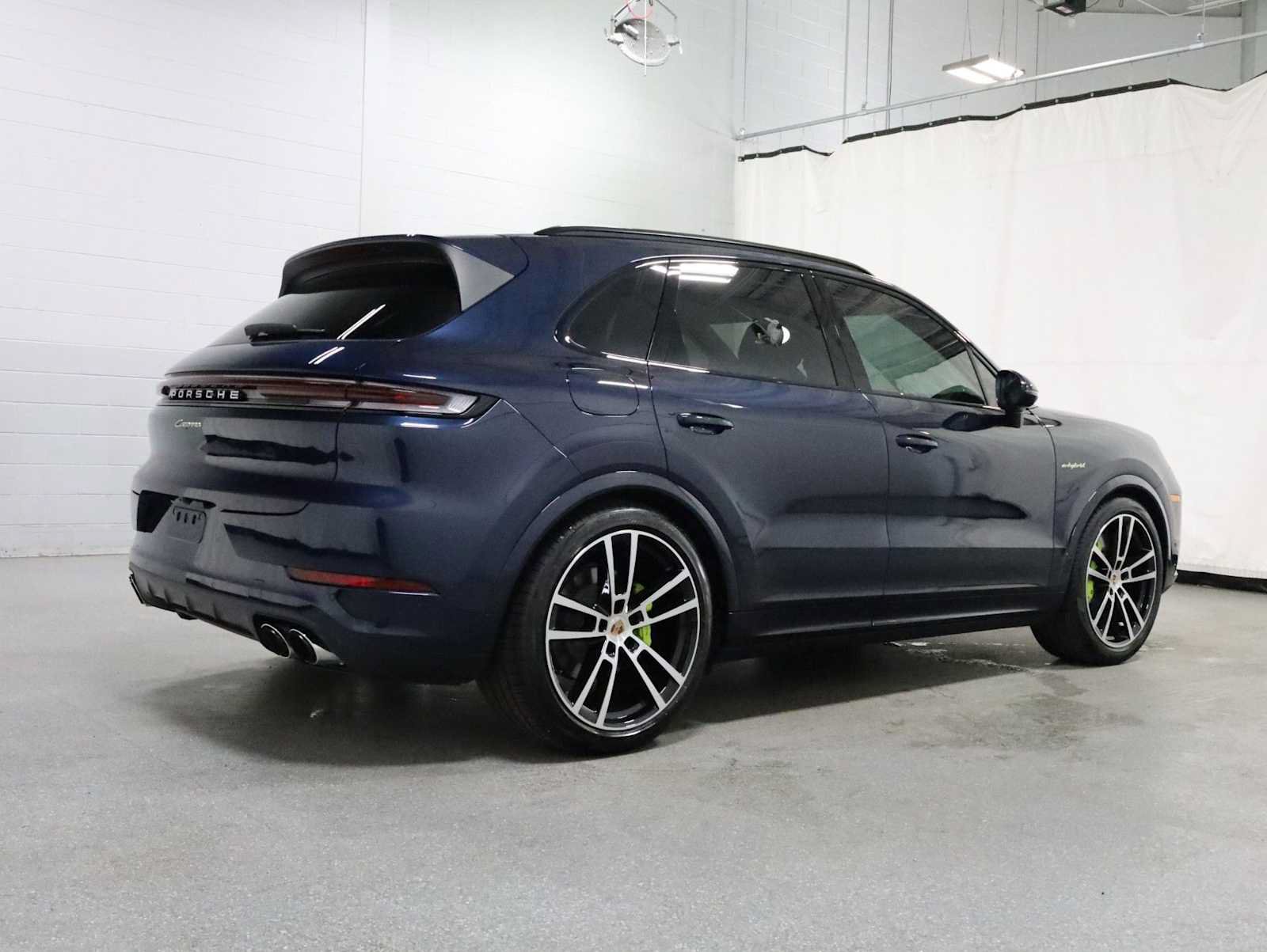 Certified 2025 Porsche Cayenne E-Hybrid AWD/4WD image 9