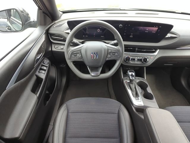 Used 2025 Buick Envista Preferred image 13