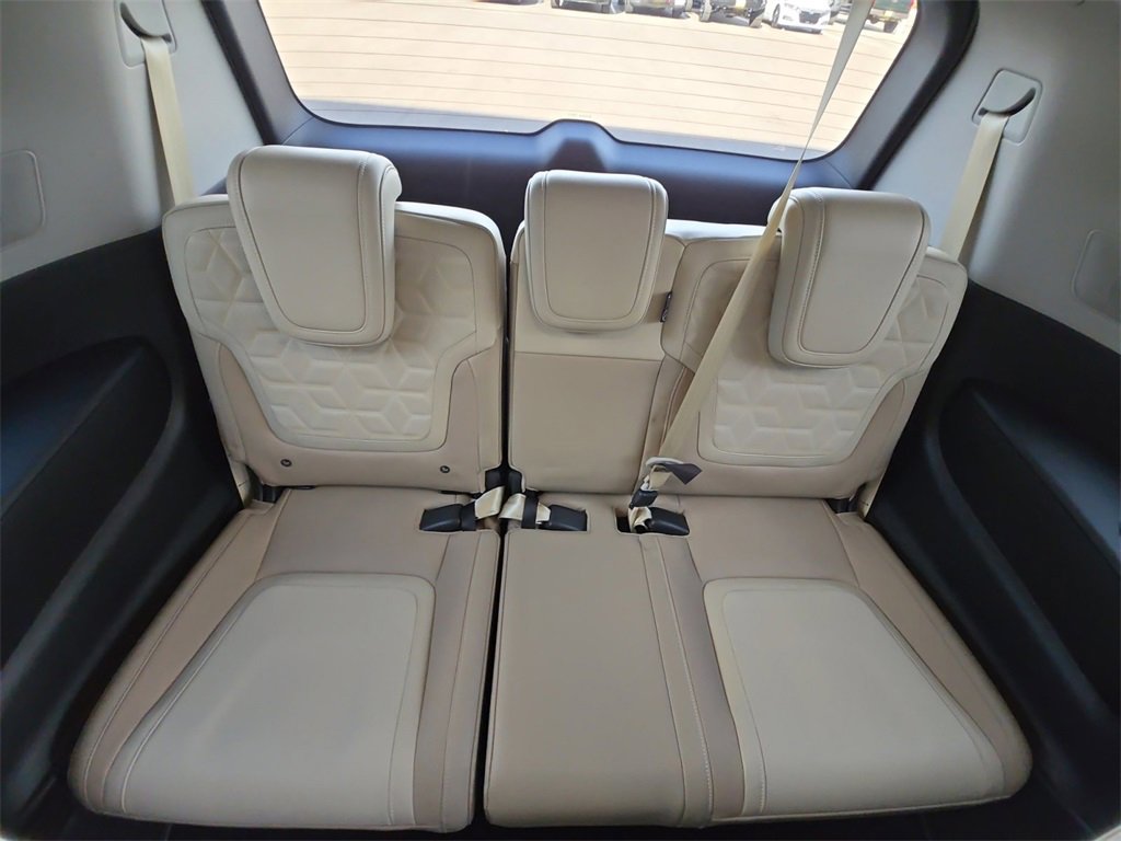 Used 2025 Nissan Armada Platinum Reserve image 16