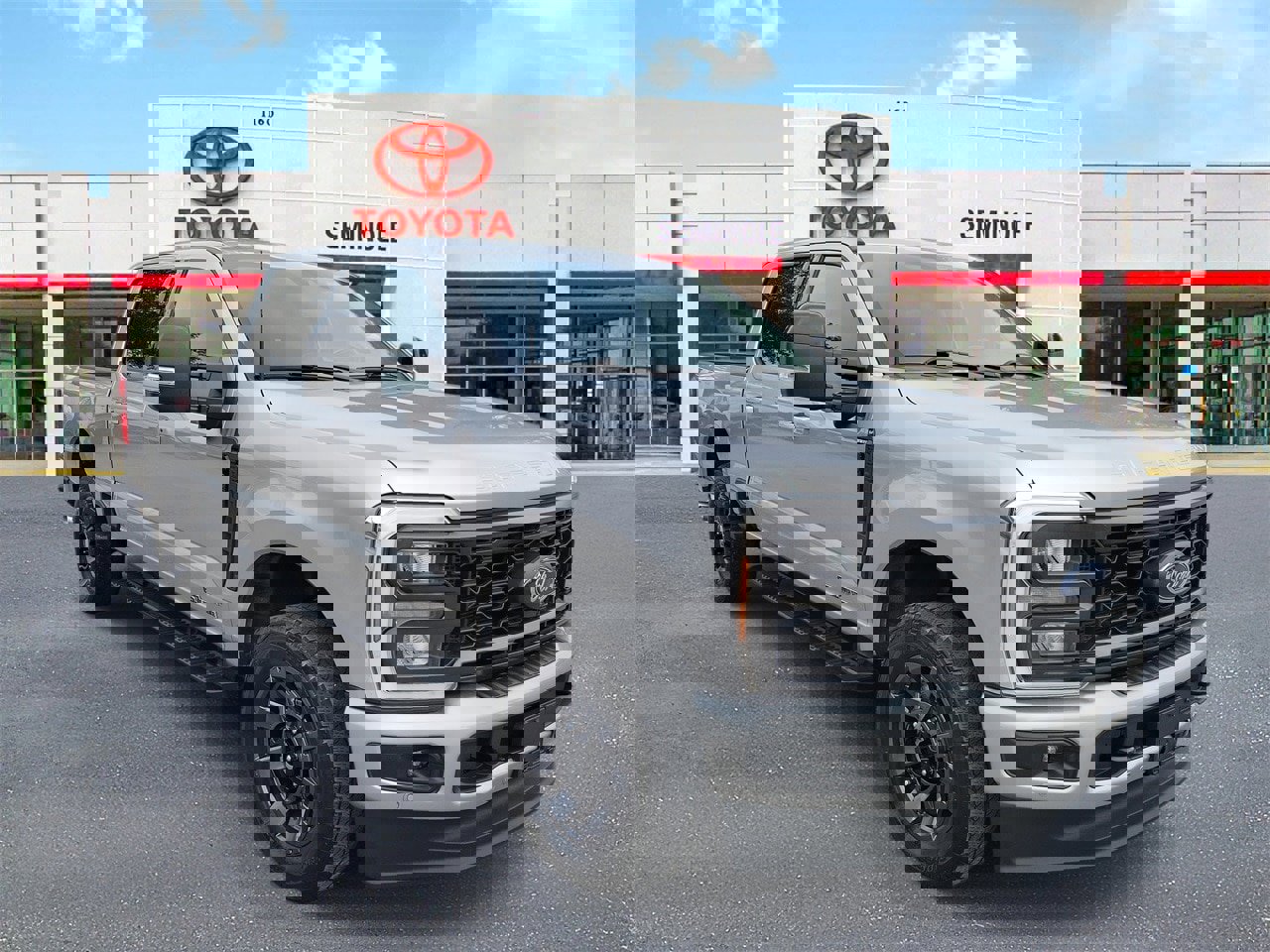 Used 2024 Ford F250 Lariat w/ Lariat Ultimate Package image 2