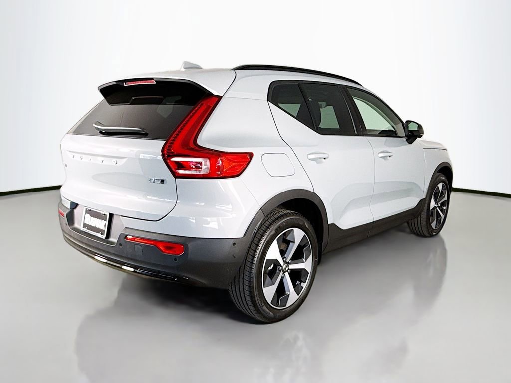 Used 2026 Volvo XC40 B5 Plus w/ Protection Package Premier image 7