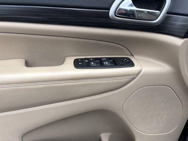 Used 2022 Jeep Grand Cherokee Laredo E w/ Security & Convenience Group AWD/4WD image 13