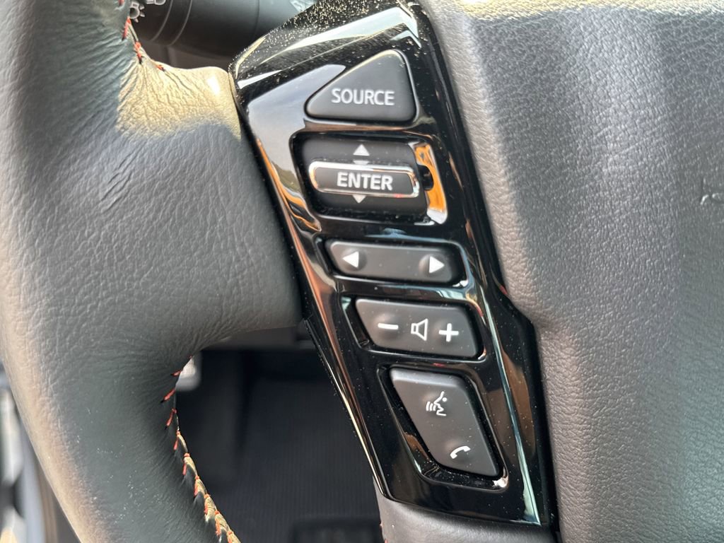 Used 2025 Nissan Frontier PRO-4X image 24