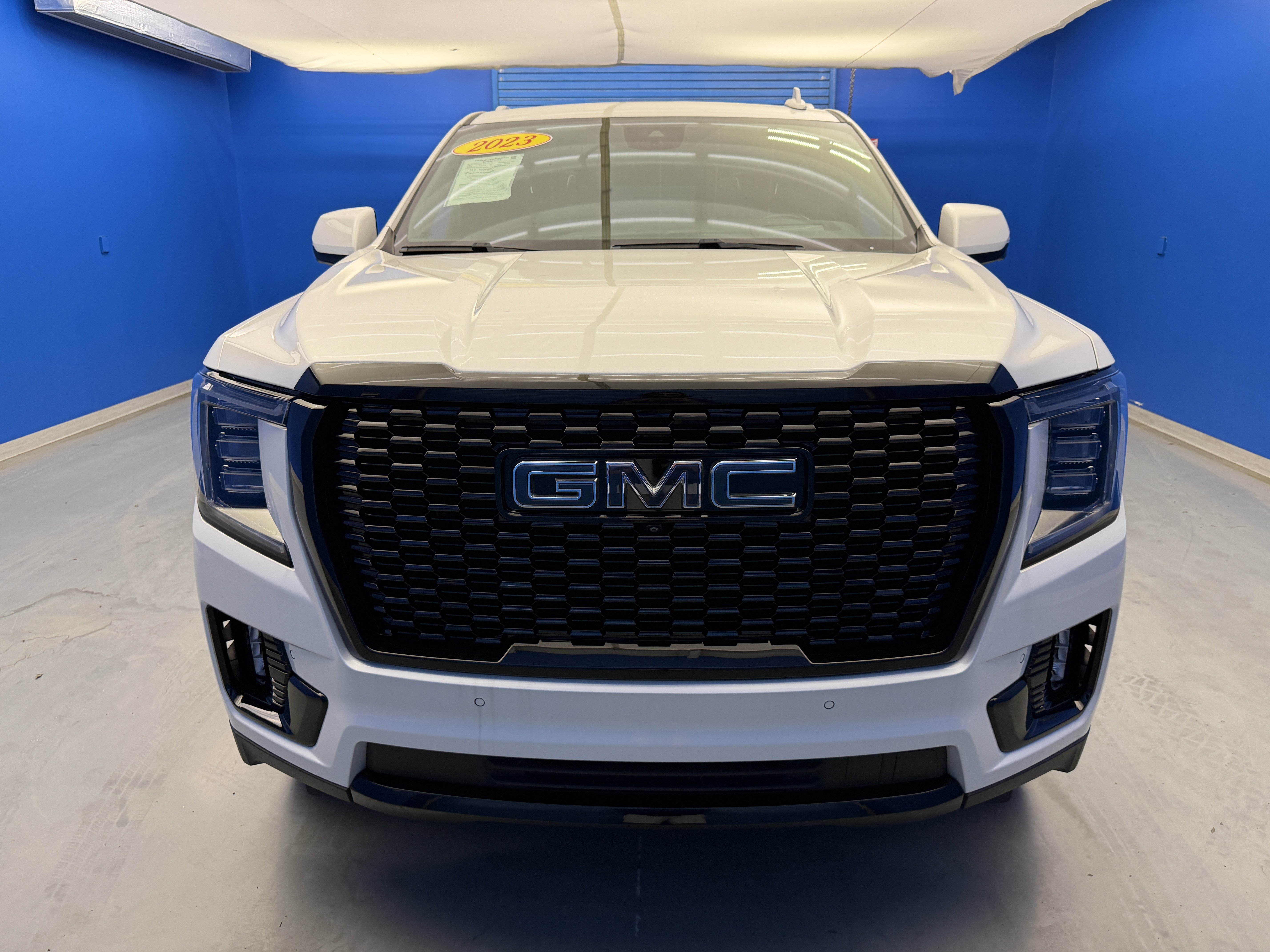 Used 2023 GMC Yukon XL Denali Ultimate AWD/4WD image 3