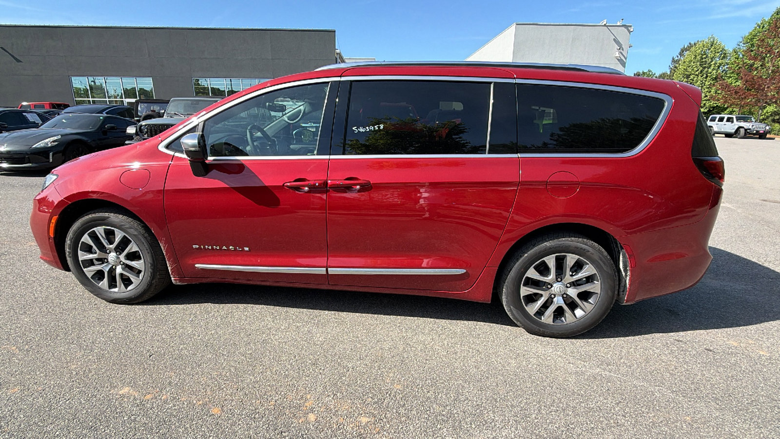 Used 2026 Chrysler Pacifica Pinnacle FWD image 11