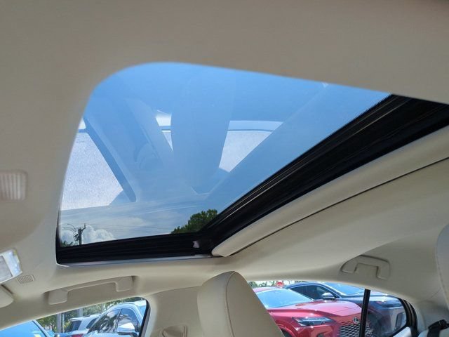 Certified 2022 Lexus ES 300h w/ Accessory Package 2 FWD image 19
