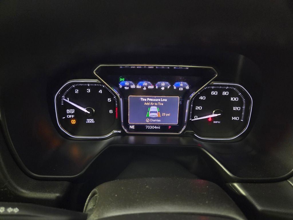 Used 2021 GMC Yukon SLT w/ SLT Premium Package image 16