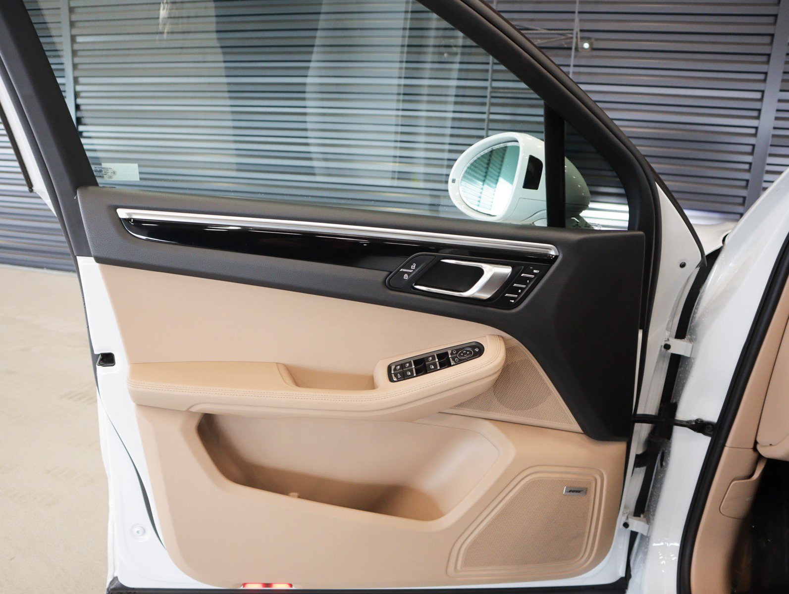 Certified 2022 Porsche Macan image 22