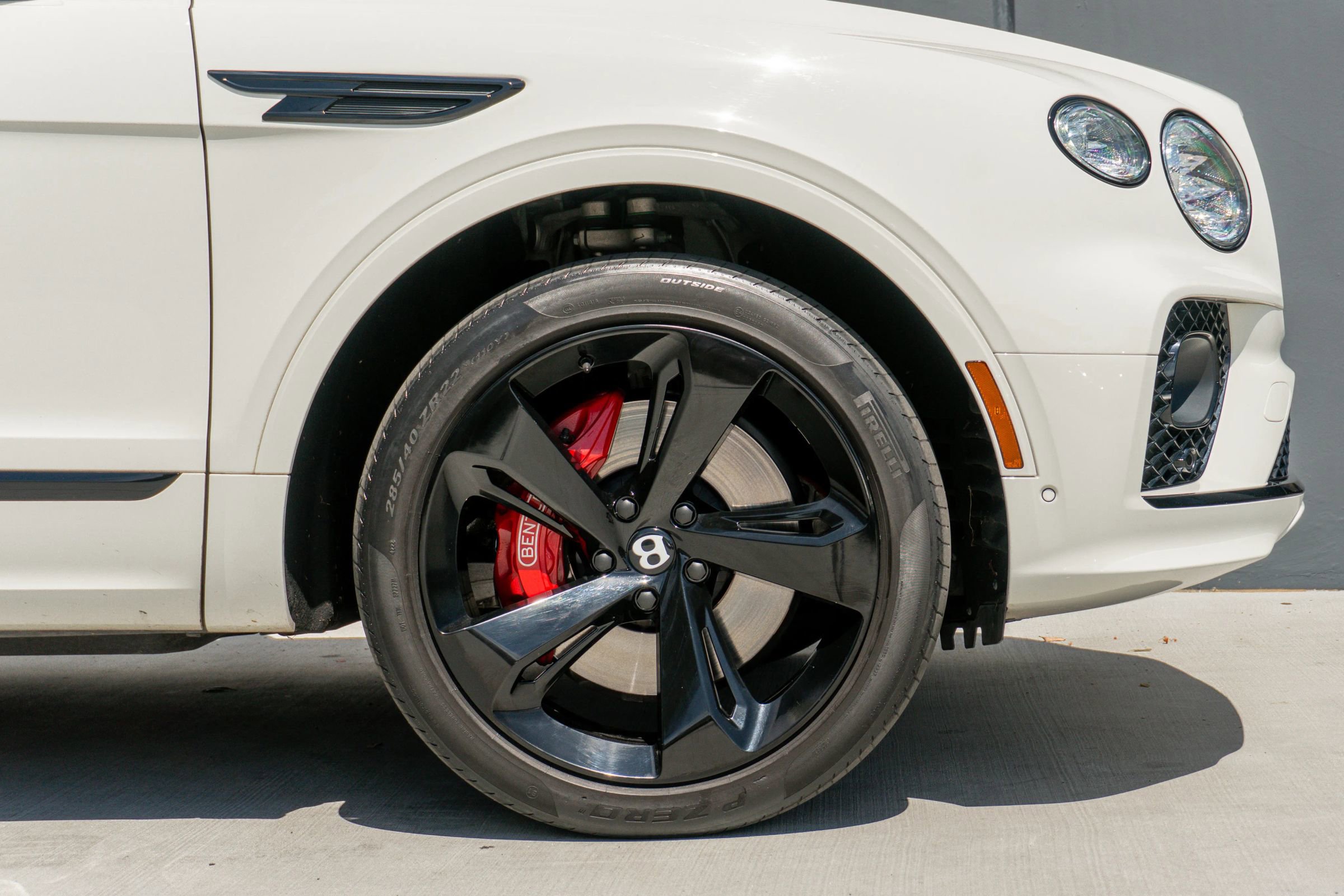 Used 2023 Bentley Bentayga image 38