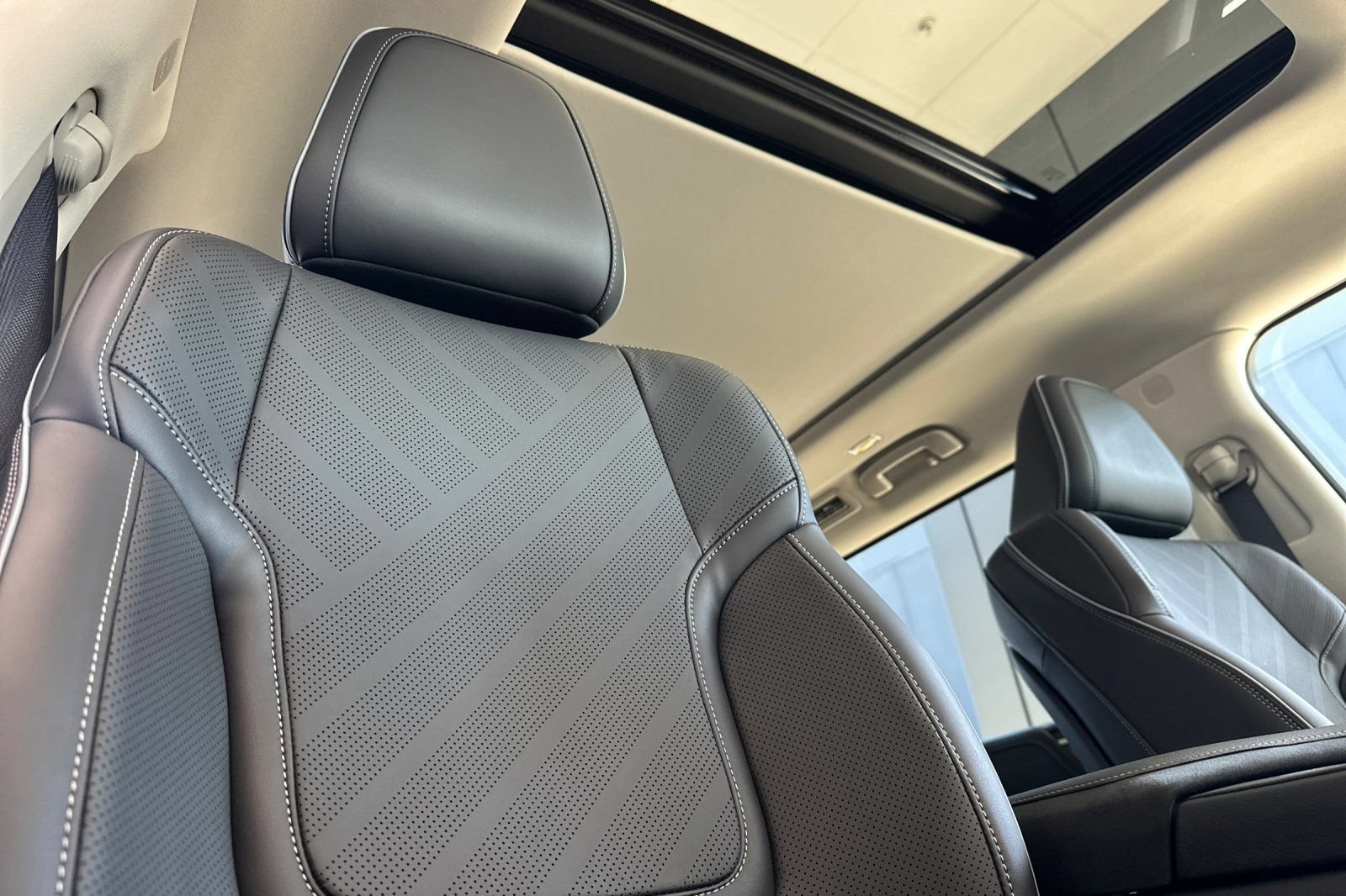 New 2026 INFINITI QX80 Luxe w/ Cargo Package AWD/4WD image 19