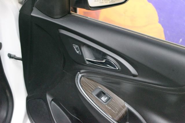 Used 2019 Chevrolet Malibu Premier FWD image 11