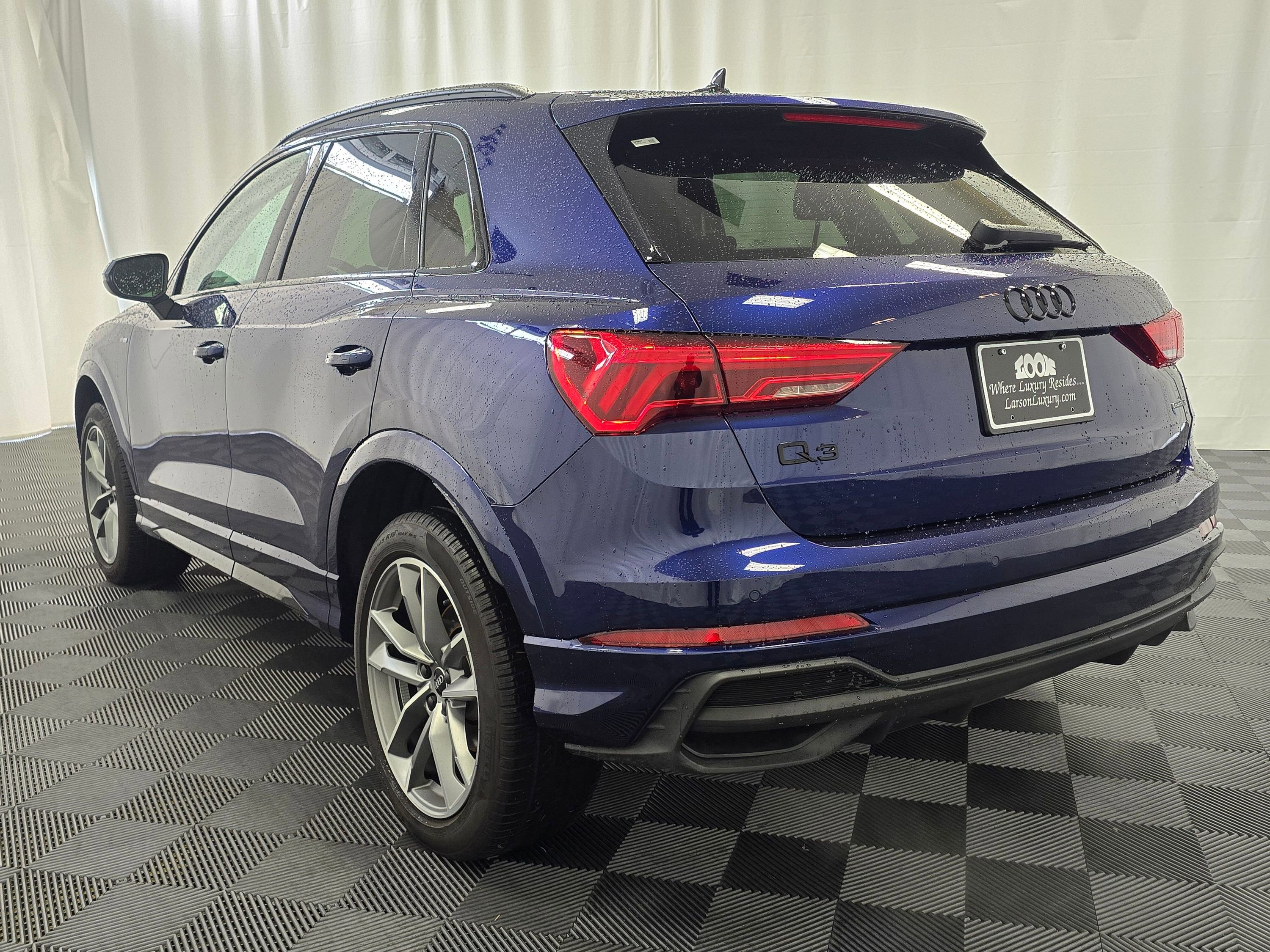 Used 2024 Audi Q3 2.0T Premium w/ Convenience Package image 4