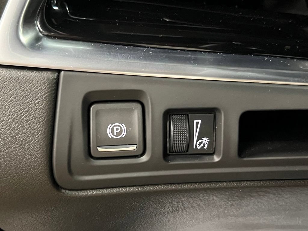 Certified 2025 Cadillac XT6 Premium Luxury AWD/4WD image 17