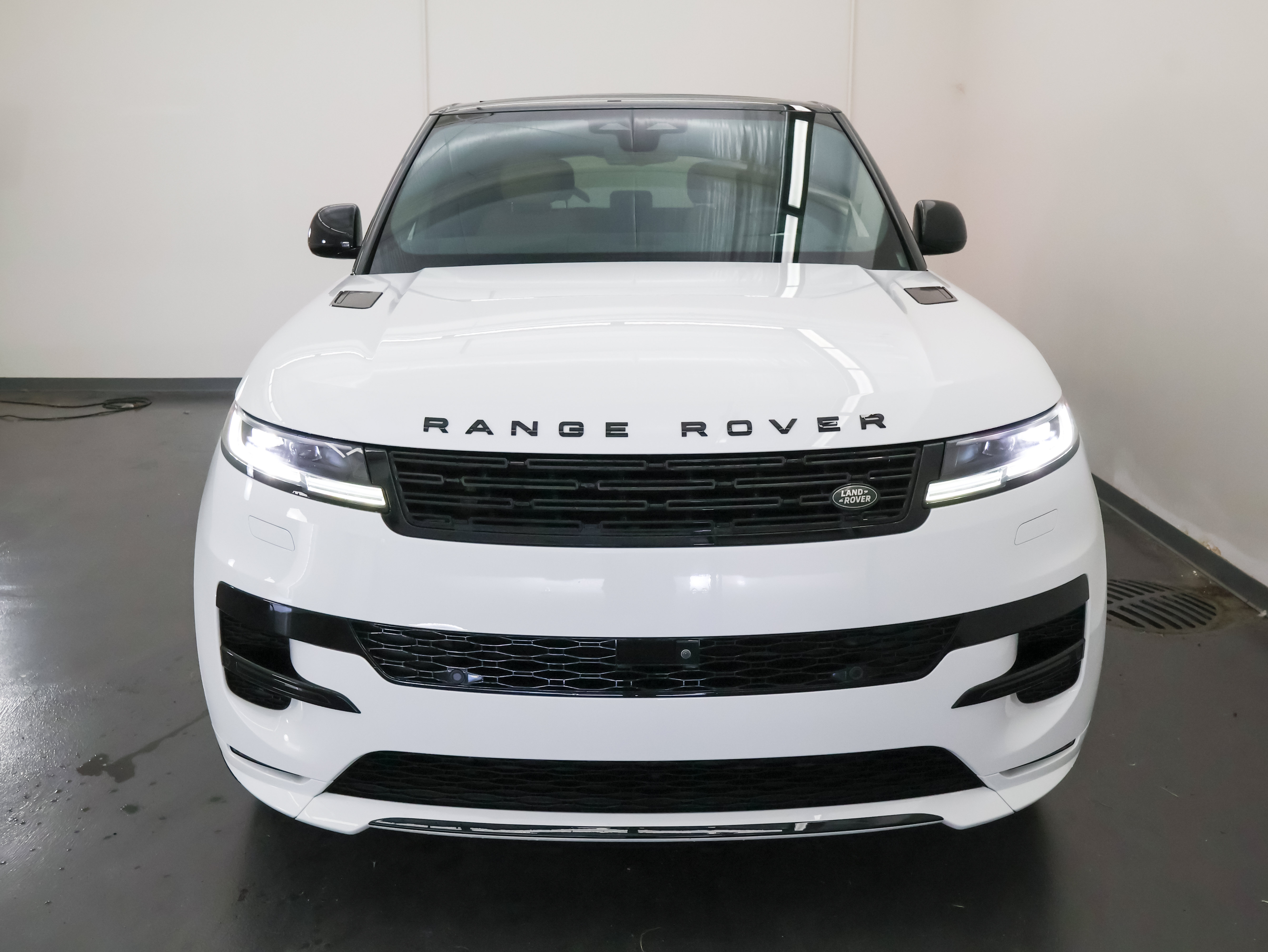 Used 2024 Land Rover Range Rover Sport Dynamic SE AWD/4WD image 8