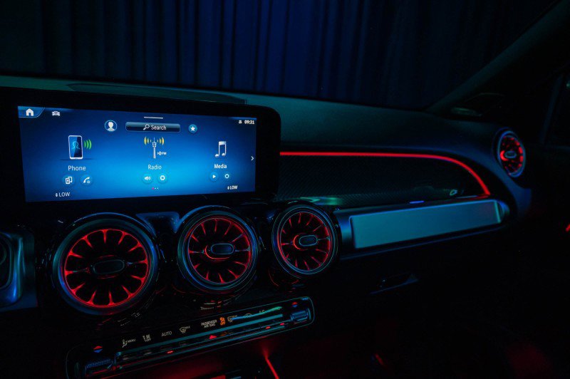 Certified 2025 Mercedes-Benz GLB 35 AMG 4MATIC image 30